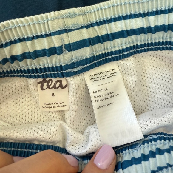 Tea Collection Rash Guard & Trunks - Picture 6 of 10